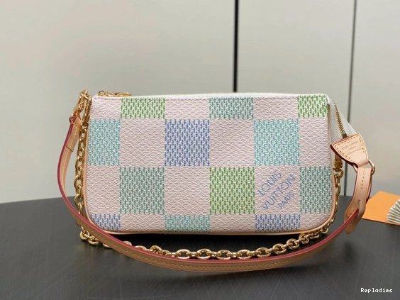 Cheap Accessoires-23.5*13.5*4CM Pochette VUITTON LOUIS 0725